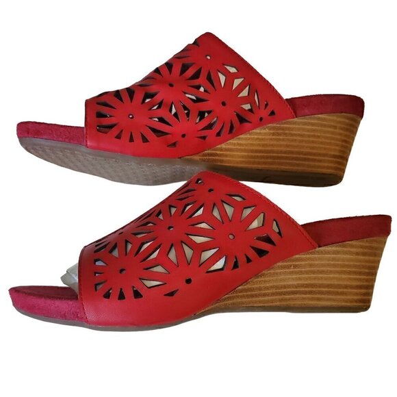 Andiamo Red Daisy Sandal Wedges, Woman's Red Leather Wedges - Picture 2 of 4